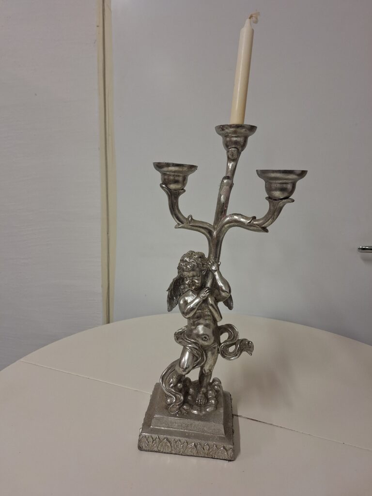 Metallist küünlajalg.