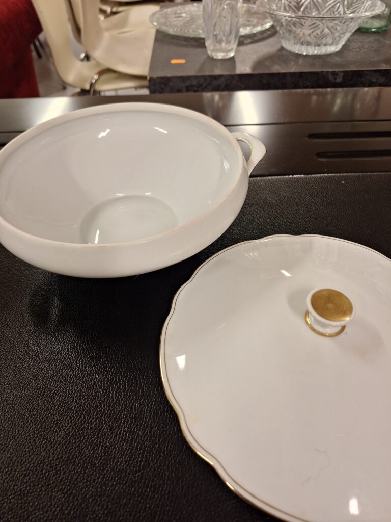 Portselanist  väiksem tirin. - Image 2