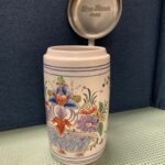 Kasutatud kaanega kann.